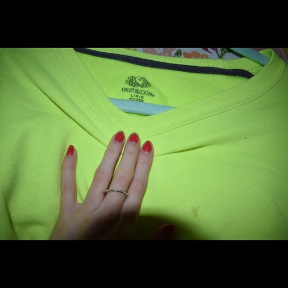 TRENDY LIME GREEN CREWNECK - Picture 3 of 3